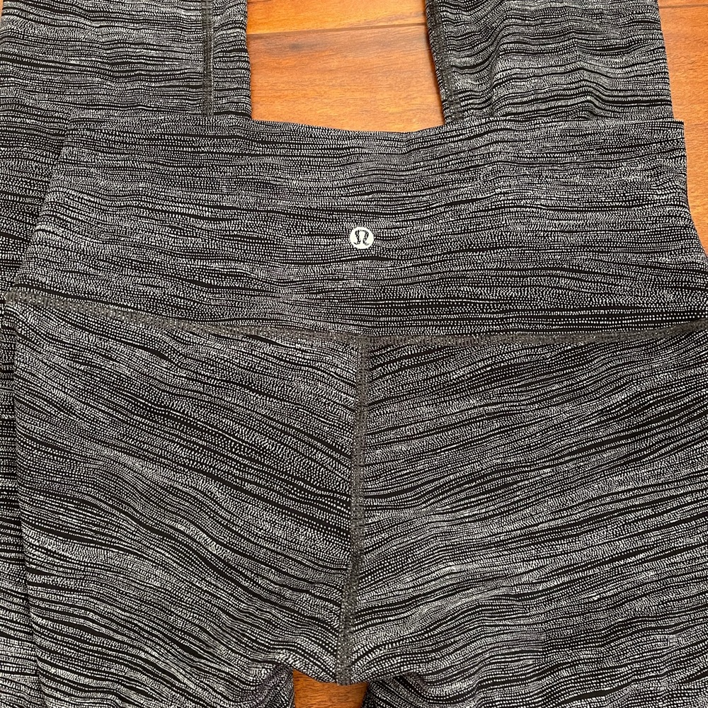 Lululemon Align Cropped Dotted Legging